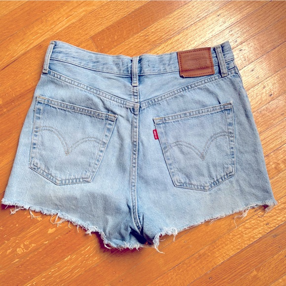 Levi’s Ribcage Shorts - Picture 8 of 9